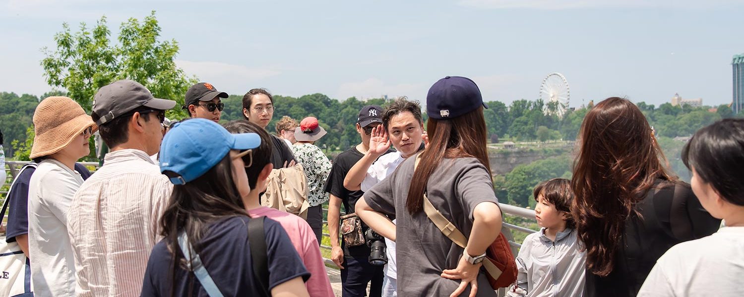 보트 타기 직전, 우비는 선택이 아니라 필수